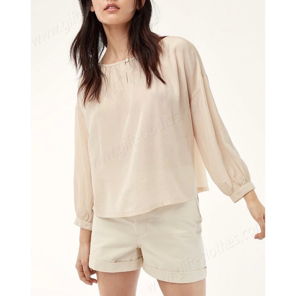 Community | Aritzia NWT Charmeuse Sheen Front Keyhole Boxy Chic Luxe Blouse